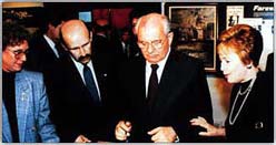 Mikhail Gorbachev signs the guestbook before his tour of the Winston Churchill Memorial.